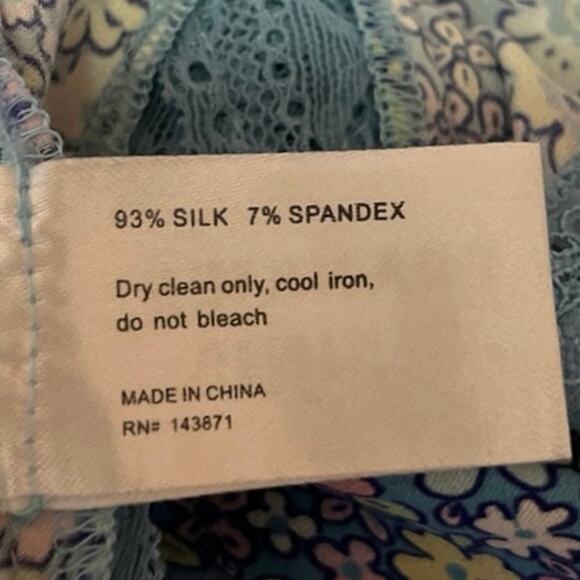 Frankies Bikinis Blue Lace Silk Satin Floral Print Mini Casual Pencil Skirt XS - Picture 5 of 5